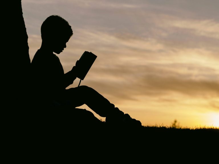 ¿Qué iniciativas educativas ofrece el "Financial Times"?